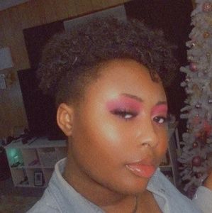 Meet your Posher, Aja